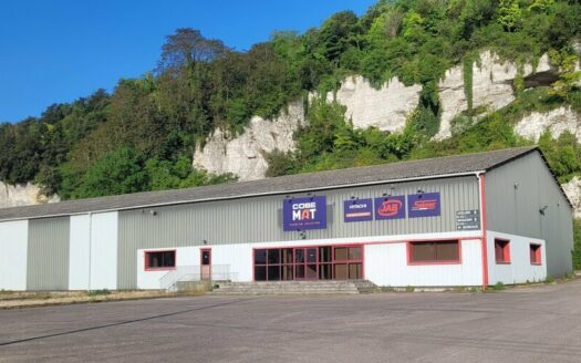 V LOCAL D'ACTIVITES de 2520 m²