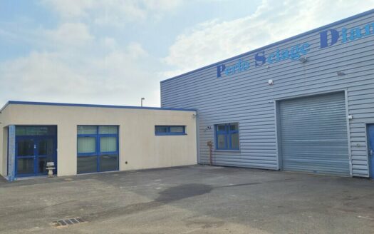 L LOCAL D'ACTIVITES de 600 m²