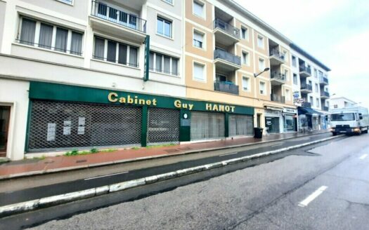 L LOCAL COMMERCIAL de 231.95 m²