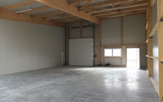 L LOCAL D'ACTIVITES de 144 m²