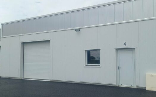 L LOCAL D'ACTIVITES de 131.81 m²