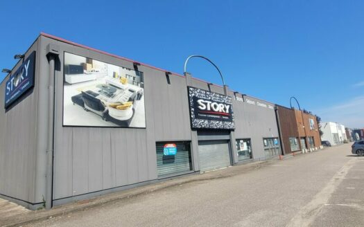 L LOCAL COMMERCIAL de 1425 m²