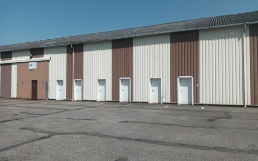 L LOCAL D'ACTIVITES de 825 m²