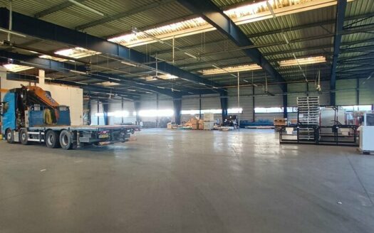 L LOCAL D'ACTIVITES de 2750 m²