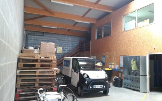 L LOCAL D'ACTIVITES de 257 m²