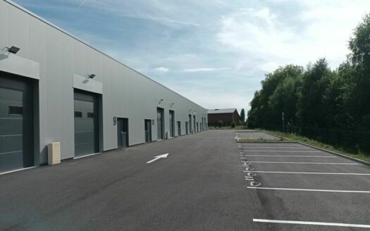 L LOCAL D'ACTIVITES de 720 m²