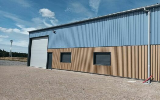 L LOCAL D'ACTIVITES de 324 m²