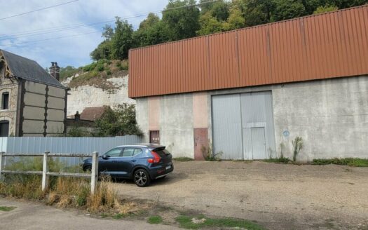 L LOCAL D'ACTIVITES de 2434 m²
