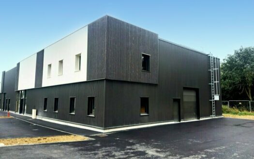 V LOCAL D'ACTIVITES de 1116 m²