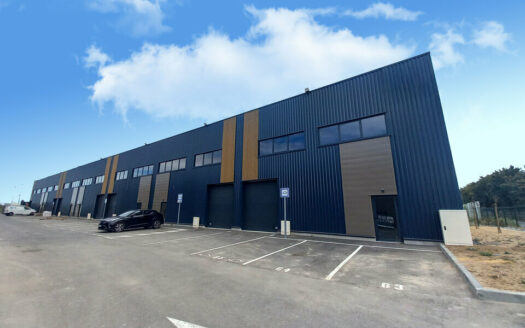V LOCAL D'ACTIVITES de 2105 m²