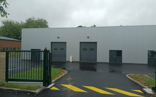 L LOCAL D'ACTIVITES de 720 m²