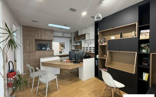 L LOCAL COMMERCIAL de 110.82 m²